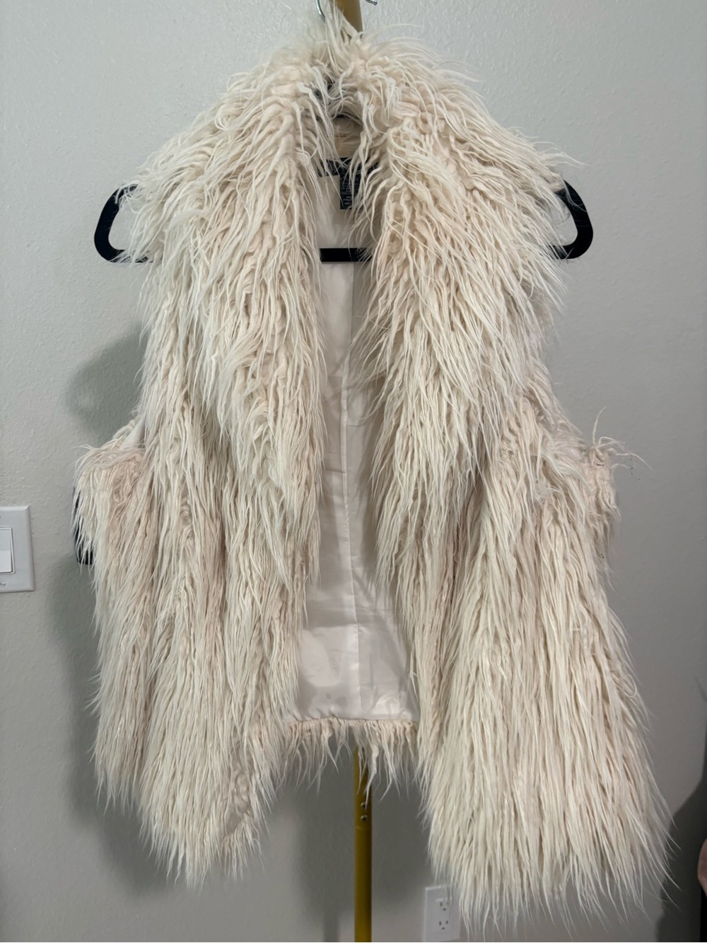⁠INC International Concepts Cream Shaggy Faux Fur Vest XL⁠